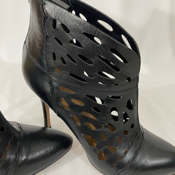 NWOT Nine West Cut Out Leather Booties - Picture 7 of 9
